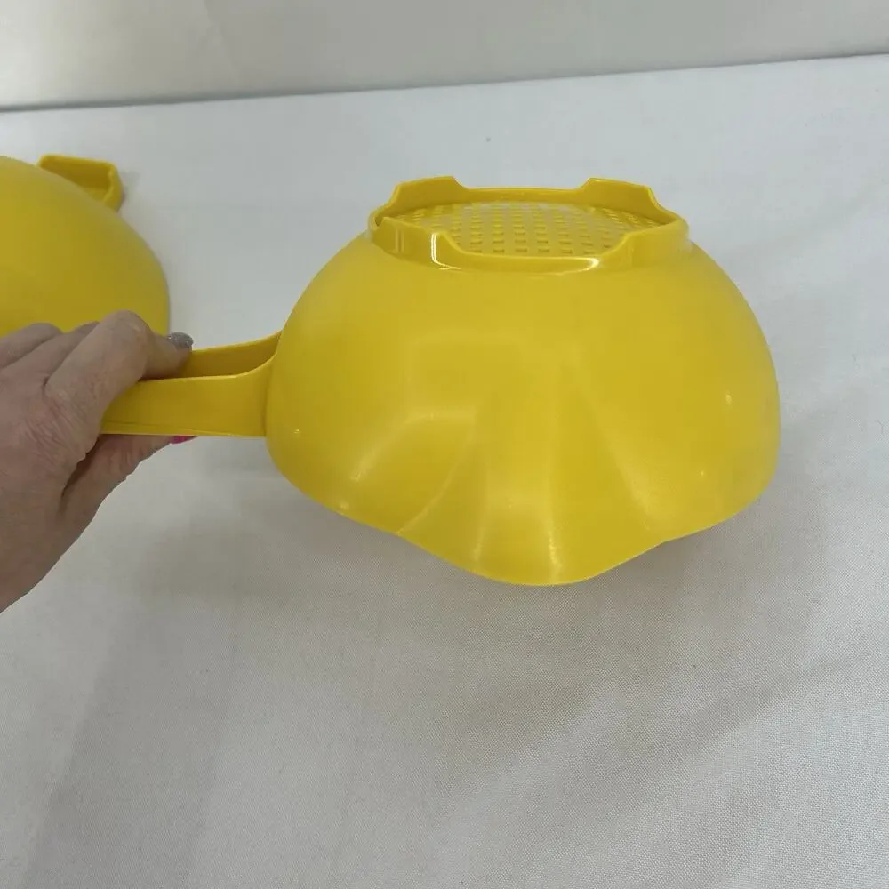 Vintage Tupperware Set of 2 Yellow Strainers Colanders 1523 2 Qt 1200 1 Qt Spout